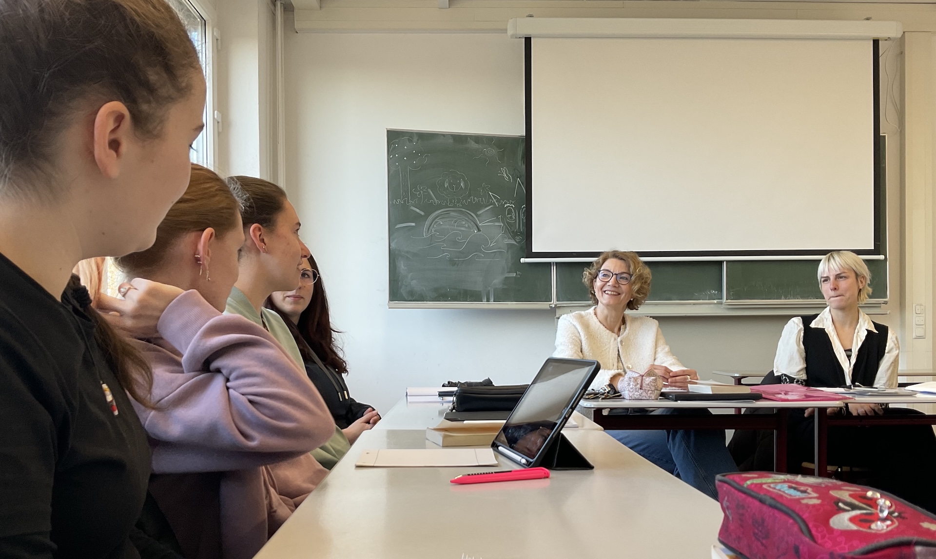 Projekttag Gegenwartsliteratur:  Leistungskurs Deutsch trifft Autorin Helene Bukowski